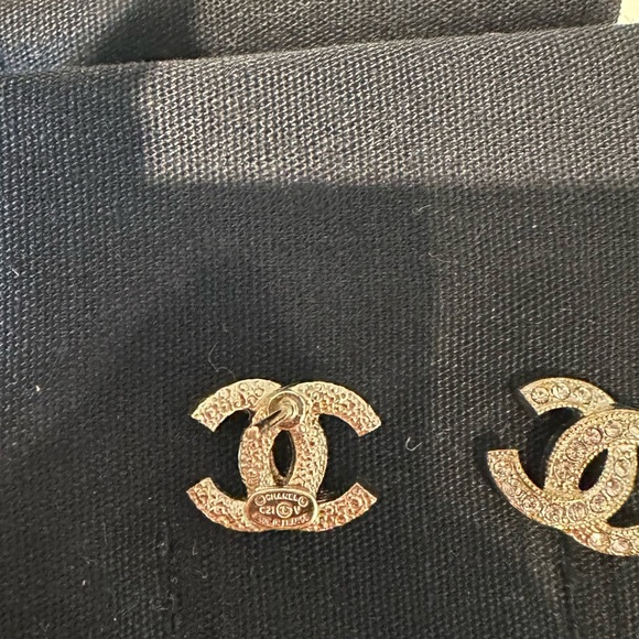 CHANEL Earrings - Picture 4 of 5